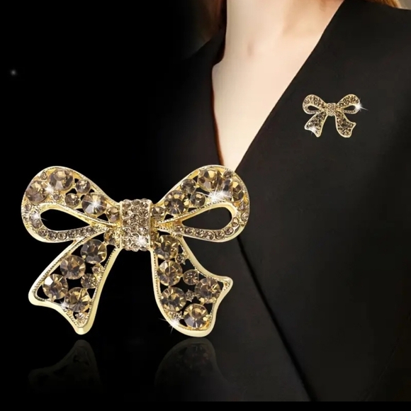 NEW! Rhinestone bow brooch - Picture 3 of 6